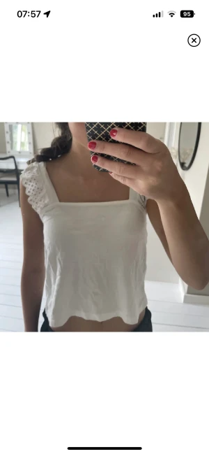 Linne från Hm - supersnyggt linne från hm som jag köpte förra sommaren!❤️ inga defekter och som ny, har bara varit använd 2-3 gånger! INTE MINA BILDER