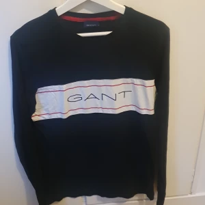 Gant Långärmad t shirt - Långärmad t shirt. Passar stl 176/S. Använd 1 gång.