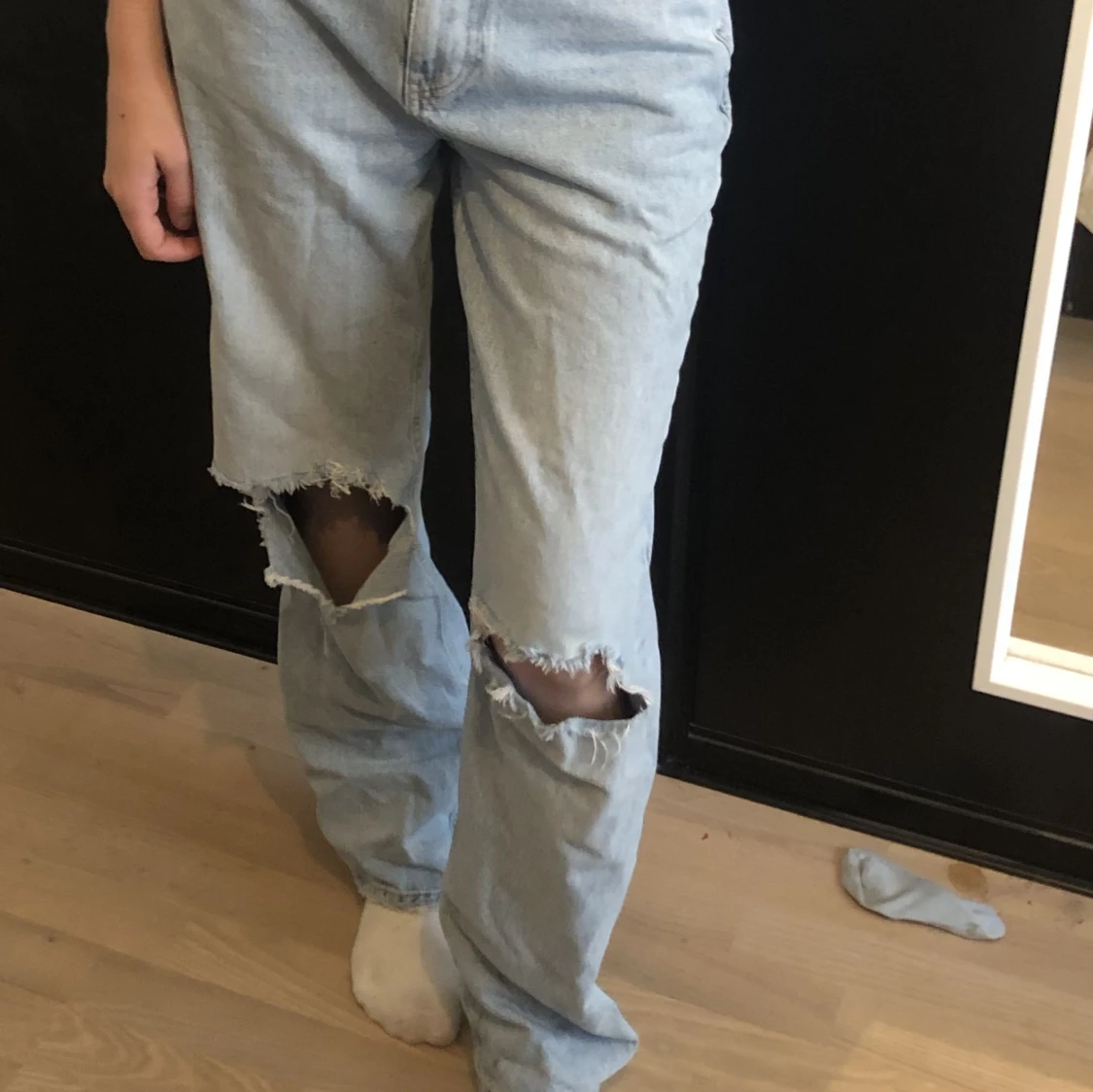 Blå Jeans med knähål - 90