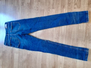 Jeans Ellos - Knappt använda stretchjeans 