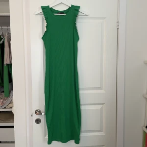 Midi klänning - Klänning från zara 