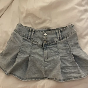 Lågmidjad jeans kjol  -  lågmidjad super söt mini kjol u storlek S 💓