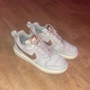 Air Force skor  - Helt okej skick! Beige och rose gold 