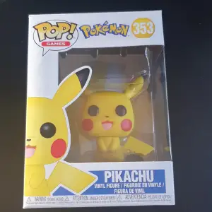Säljer min pikachu funko pop figur som är i prima skick, inga skador eller fläckar. Köpt för typ ett år sedan och har displayats en gång på en hylla. Säljer då jag behöver pengarna :)) Köpare står för frakt och pris kan diskuteras. 