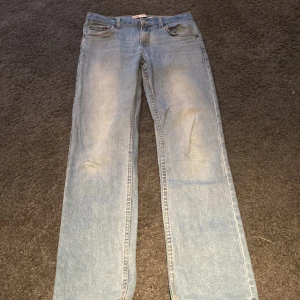 Levis byxor   - Ett par jeans i bra skick och säljs billigt 