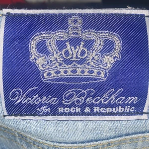 Victoria Beckham skjol - En super fin victoria beckham kjol som är tyvärr för liten för mig! Jättefin färg! Miniskirt