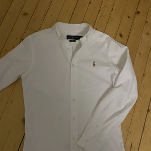 Ralph lauren skjorta - Ralph lauren skjorta i bra skick. Storlek Small. 379kr