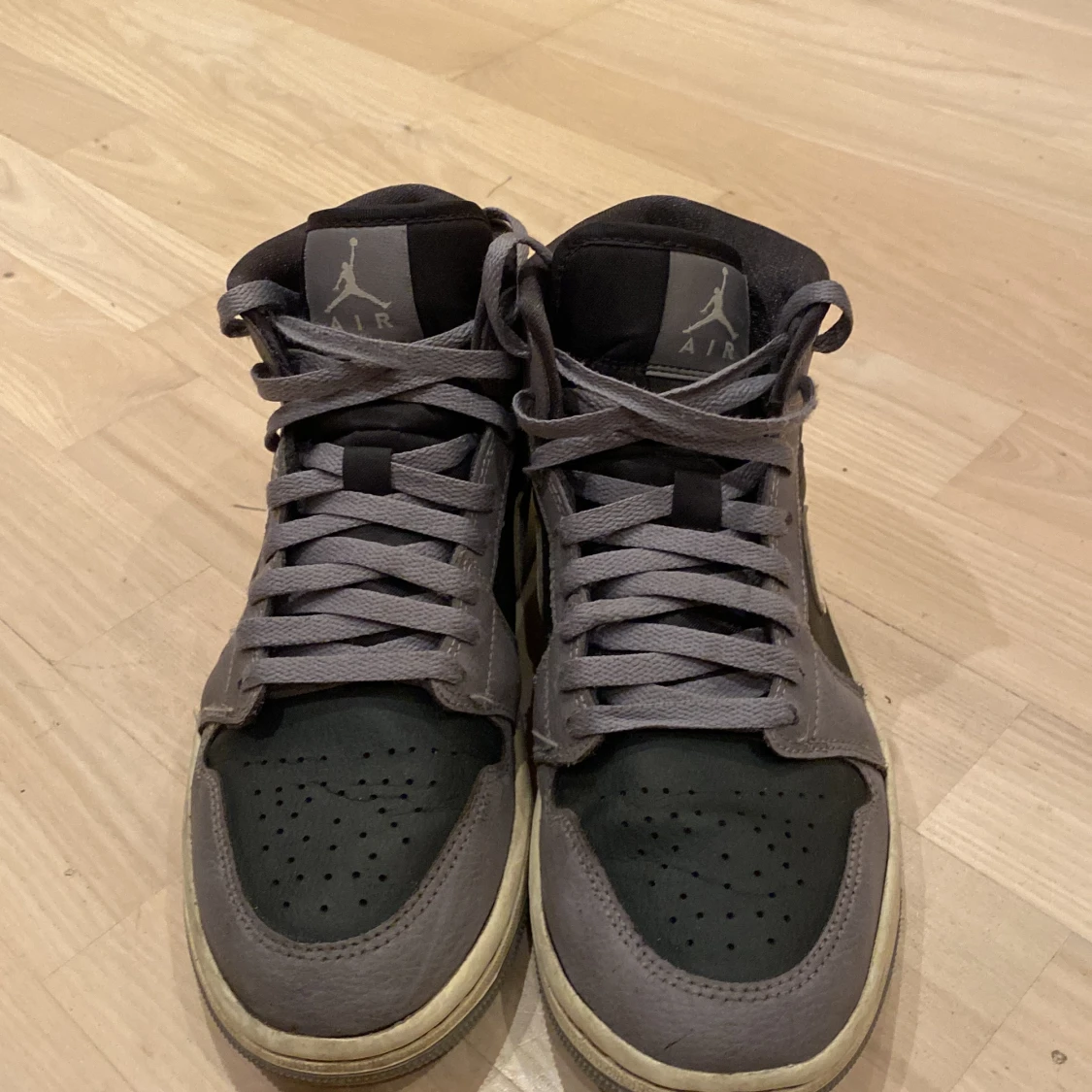 Jordan 1 cement grey  - 90