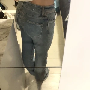 Mango låg/midwaist jeans  - Blåa låg/mid waist jeans från mango