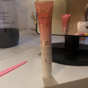 Blush - Säljer denna jätte fina blushen från lumene i färgen coral blush❤️ man får väldigt naturligt glow❤️ endast testad🌸