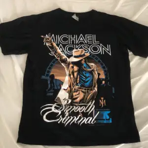 Graphic t-shirt med Michael Jackson på, tröjan är helt ny och oanvänd.