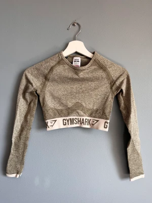 Gymshark topp - Långärmad croppad tröja. Storlek XS fint skick!