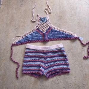 Stickat set från zara - Stickat set från zara. Toppen är i storlek S och shortsen i storlek M. Köpare står för frakt!