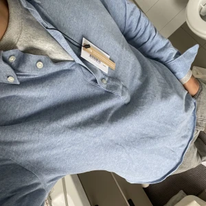 Skjorta från Bläck - Riktigt go skjorta från bläck! Preci ny men inte kommit till användning! 