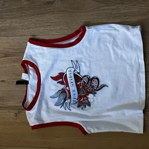 Crop top - Crop top från H&M  Sorry att några bilder är uppner 