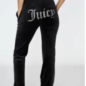 Juciy  - Säger mina juciy byxor. Använt dem få tal gånger. Inga skador eller något liknade på dem! Precis som nyköpta. Köparen får betala för frakten om de inte bor i Mönsterås 