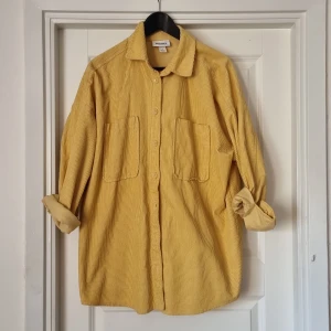 Oversized manchesterskjorta - Oversized manchesterskjorta i strl L. 