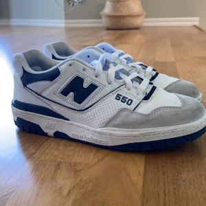New Balance 550 - New balance 550 i bra skick. Köpte för ett några månader sedan sällan använda. 