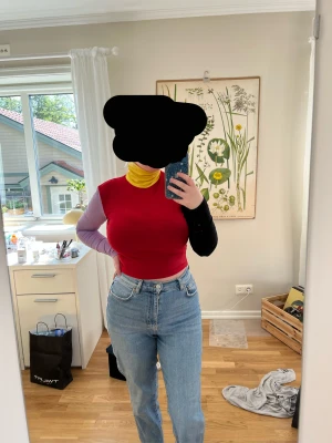 Polotröja  - En färgglad polotröja/topp från wish!! Den är aldrig använd så den är i bra skick! Det står att storleken är S men jag skulle säga att den oxå är XS. Hör av dig om du vill se fler bilder och eller har frågor🫶🏻köparen står för frakten.