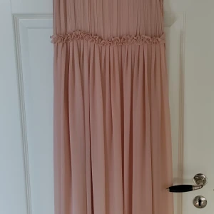 Gammelrosa långklänning från HM stl 40  - Använd en gång  Klänning från hm