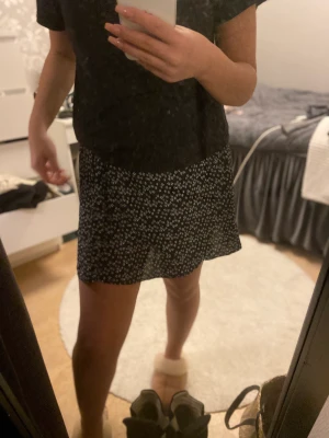 Kjol  - Oanvänd kjol från nakd i omlott