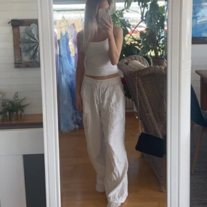 Linnebyxor - Linnebyxor! Helt oanvända❤️pris kan diskuteras❤️Är 1,70 lång och byxorna är i storlek 36