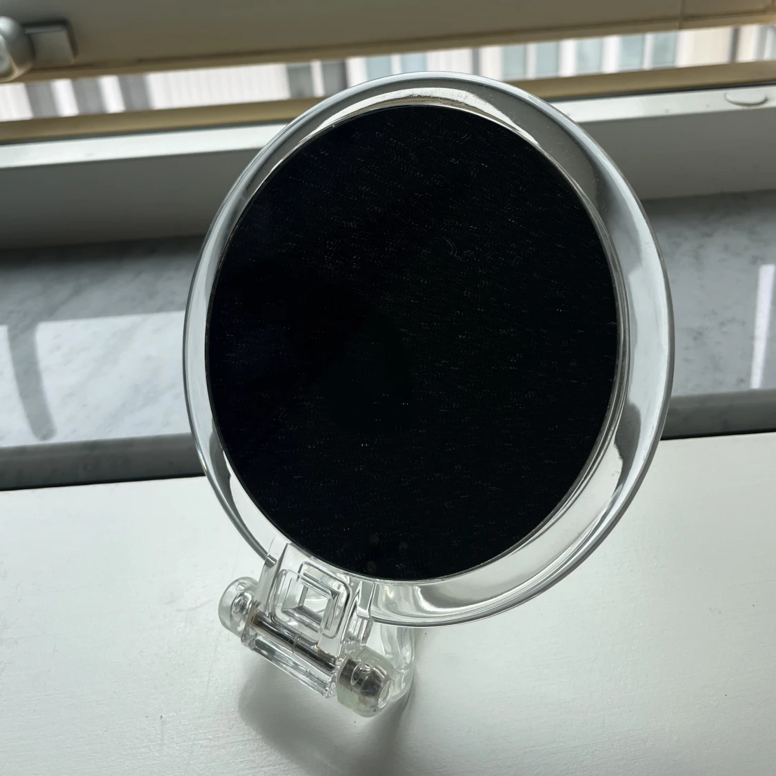 Liten rund sminkspegel 