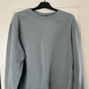 Sweatshirt  - Säljer denna sweatshirt från h&m!💕