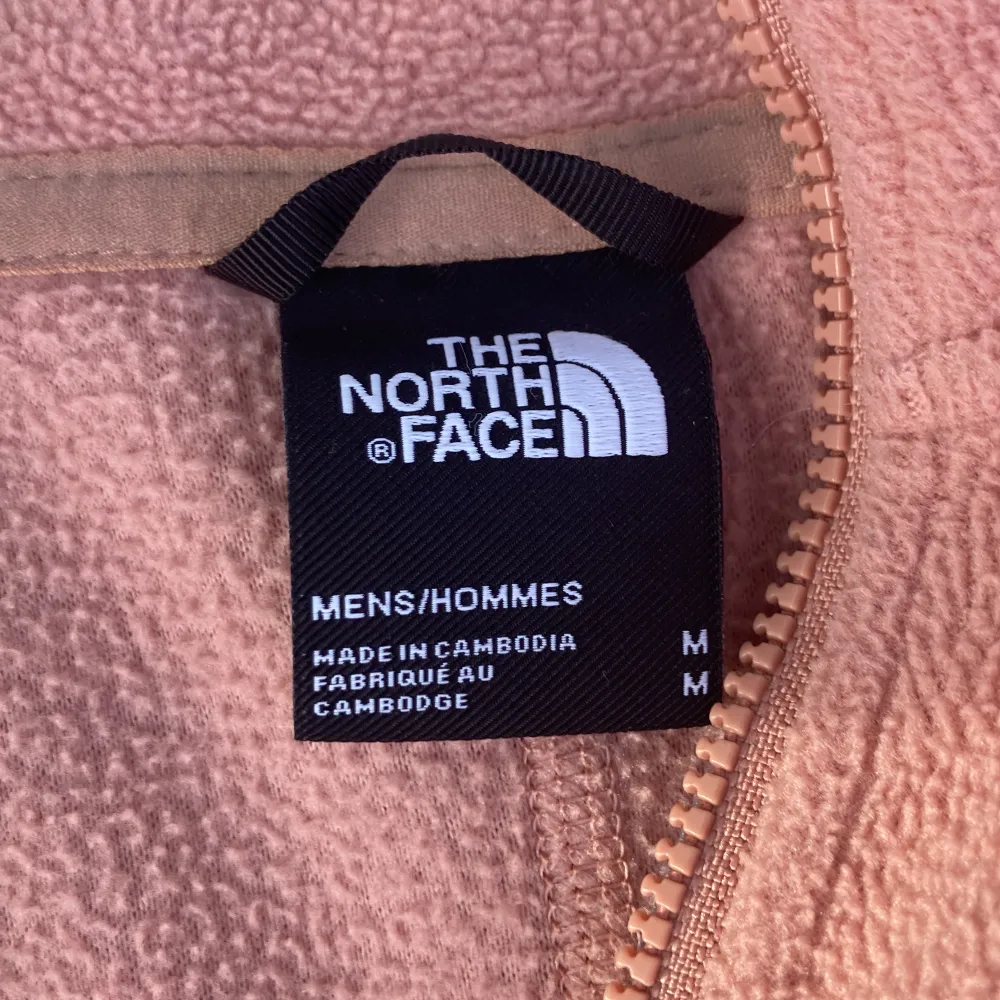 North Face Halfzip med stickat fårlikt material. Stickat.