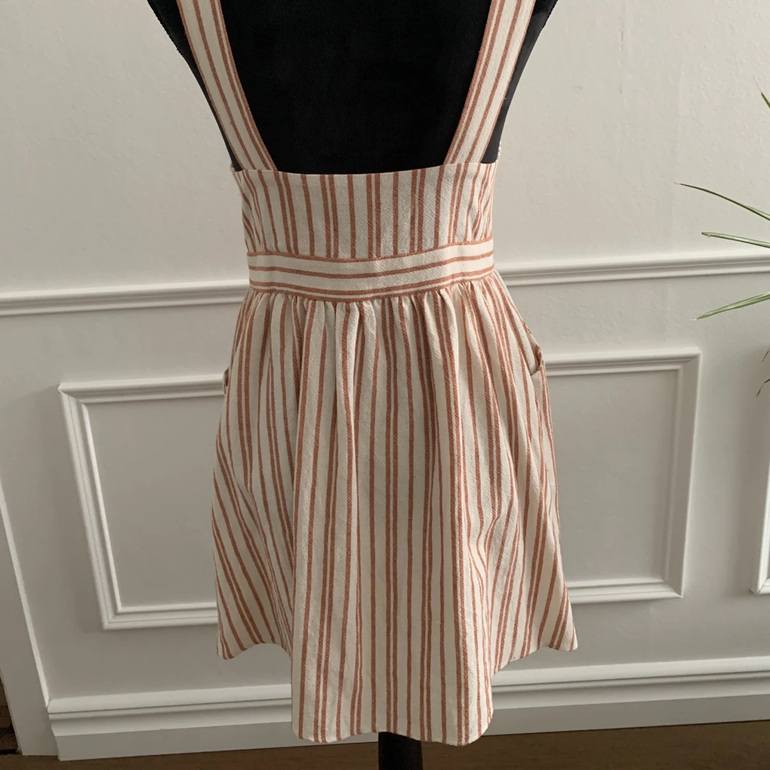 Klänning med fina detaljer  - 90