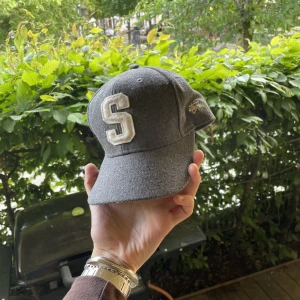 Stussy keps - Stussy snapback keps. Dm för bud.