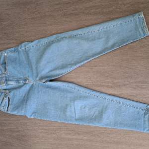 Used several times, but like new.  High weist jeans. W28 L27