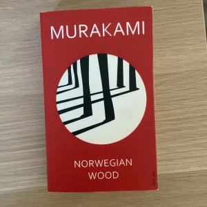 Bok  - Säljer Norwegian wood av murakami🤍