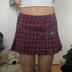 Plaid kjol - Säljer min super söta kjol från Brandymelville. Den är i storlek ONESIZE men är justerbar i midjan så passar xs- liten m.❤️