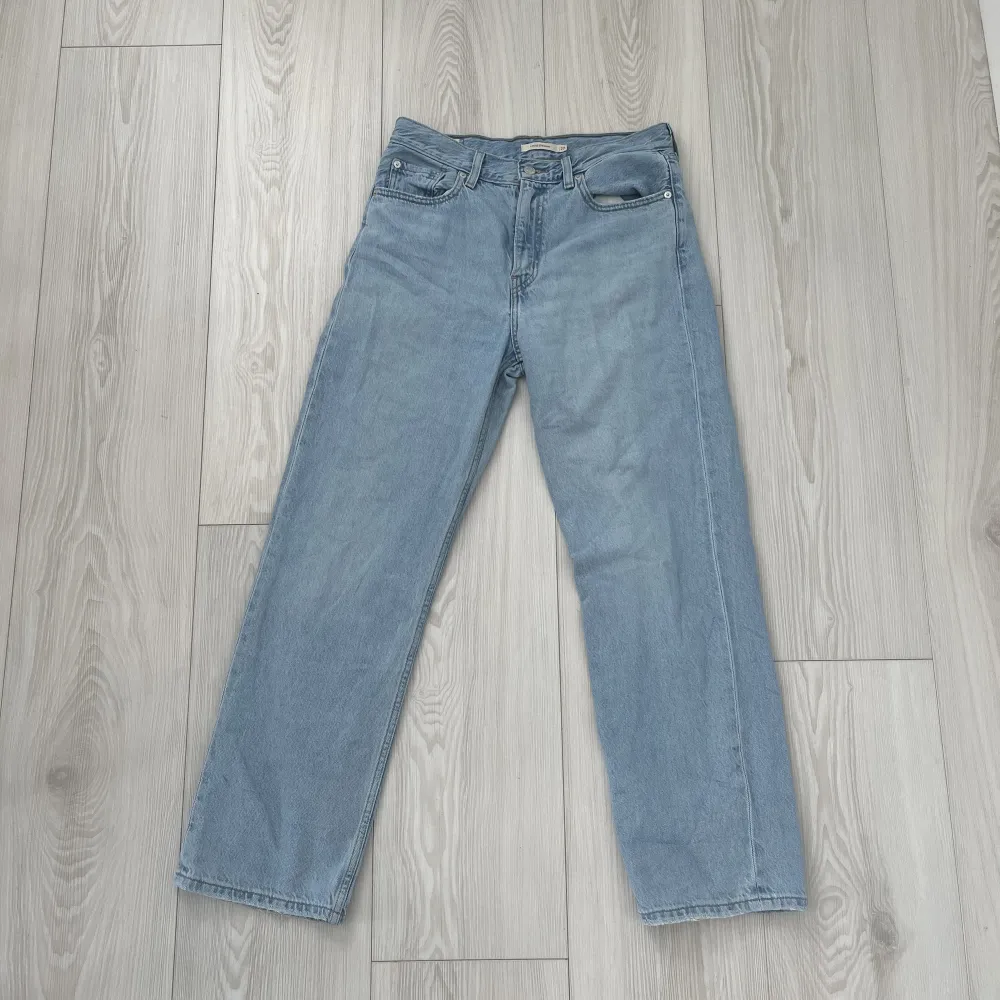 Levi’s straight loose jeans strl. 27 💙. Jeans & Byxor.