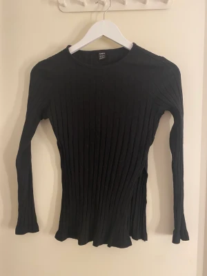 Ribbad tröja  - Ribbad tröja från shein, oanvänd 