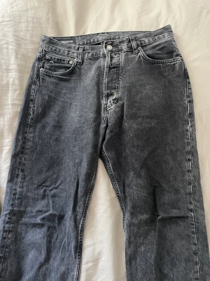 J.Linderberg - Svarta jeans från j.b skicka 6/10 Slitna. Köptes för 2500kr 