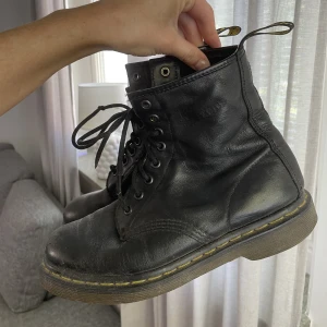 Dr. Martens storlek 37  - Välanvända, kan skicka mer bilder vid intresse. Frakten ingår inte 📦