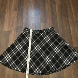 Kjol - Aldrig använd och i bra skick! Hör av dig för mer information. 🫶🏻🩷