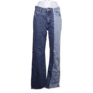 Coola jeans från Gina Tricot, är raka i modellen och sitter lite loose. 