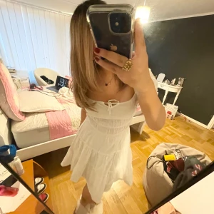 klänning - klänning för 100 kr, storlek small-medium