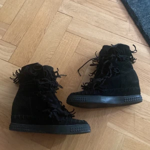 Franskor - Säljer dessa jätte snygga franskor i storlek 39. De är använda men i bra skick. Pris kan diskuteras vid snabb affär❤️❤️