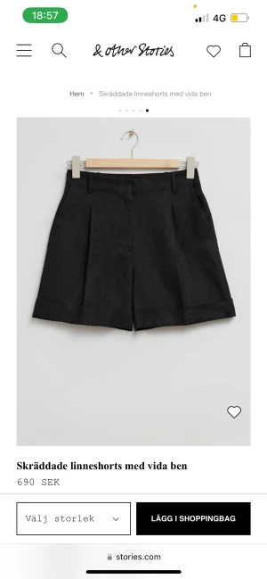 Kostymshorts  - Kostymshorts från Other stories  Nypris 690 kr 