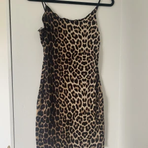 Klänning  - Super fin klänning från shein som formar så fint!💕