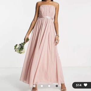 Superfin balklänning💕🌟 - Perfekt klänning till balen😍köpt på Asos, superfint skick, aldrig använd, endast testad!!  Nypris 999kr💕