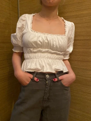 Sommartopp - En jättefin, knappt använd vit topp från asos.