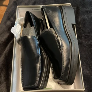 Skor  - Helt oanvända skor från Ellos. Storlek 39. Helt nya! 