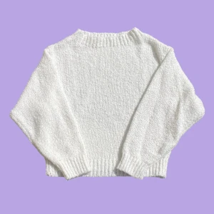 Ulltröja från Mango - Jättefin stickad tröja från Mango gjord i en ullblanding. Mysig för svala kvällar! Bra skick :)