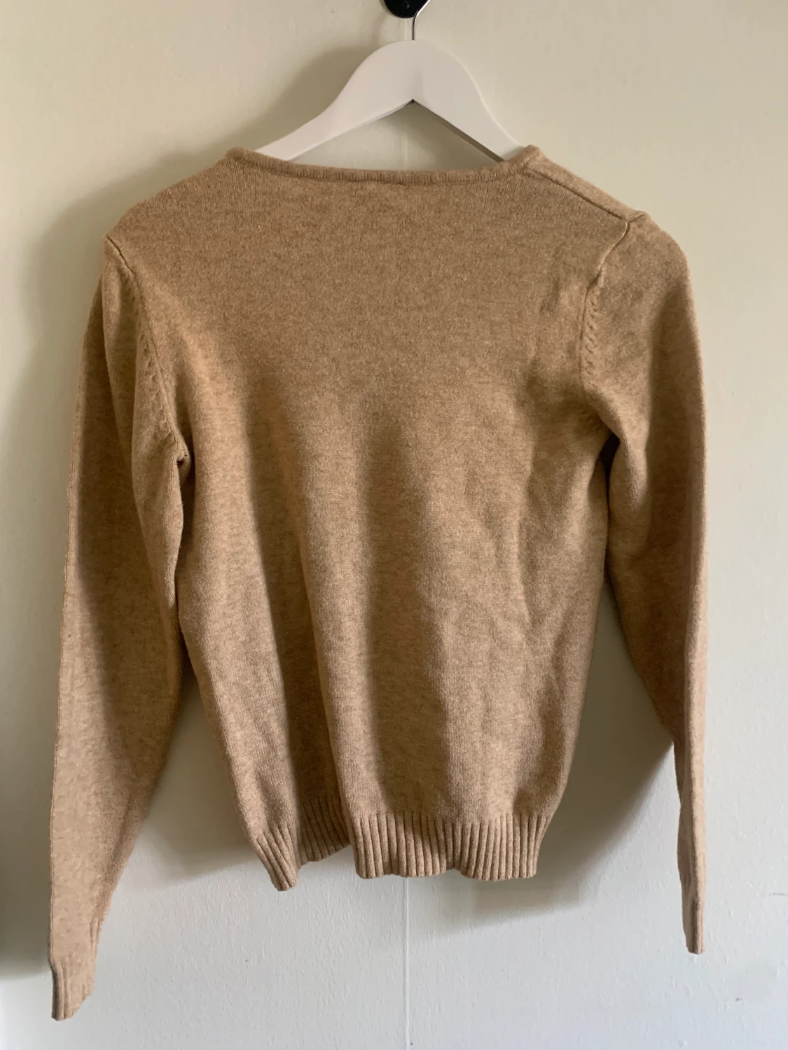 V-ringad Stickad tröja  - 90