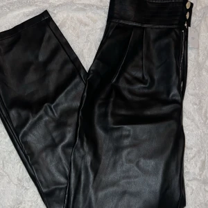 Skinnbyxor  - Aldrig använda, stl.S/M, loose i modellen